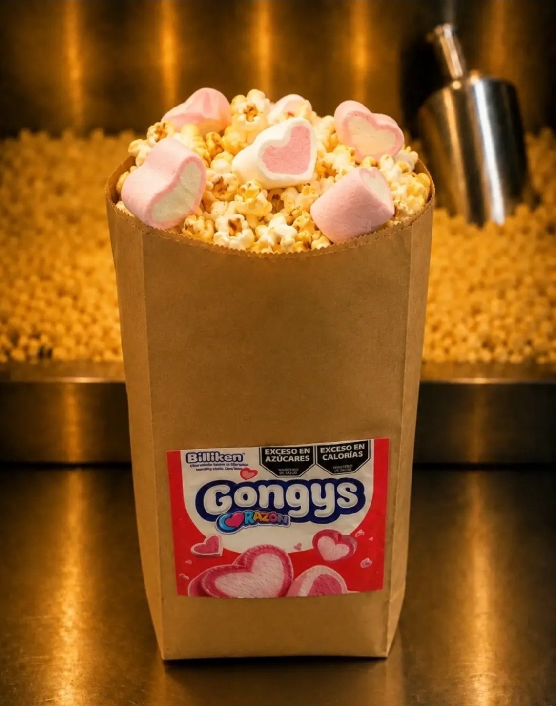 Pochoclos con golosinas de corazón